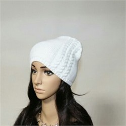 Женская шапка "МонИ" вязаная, демисезон, цвет белый.